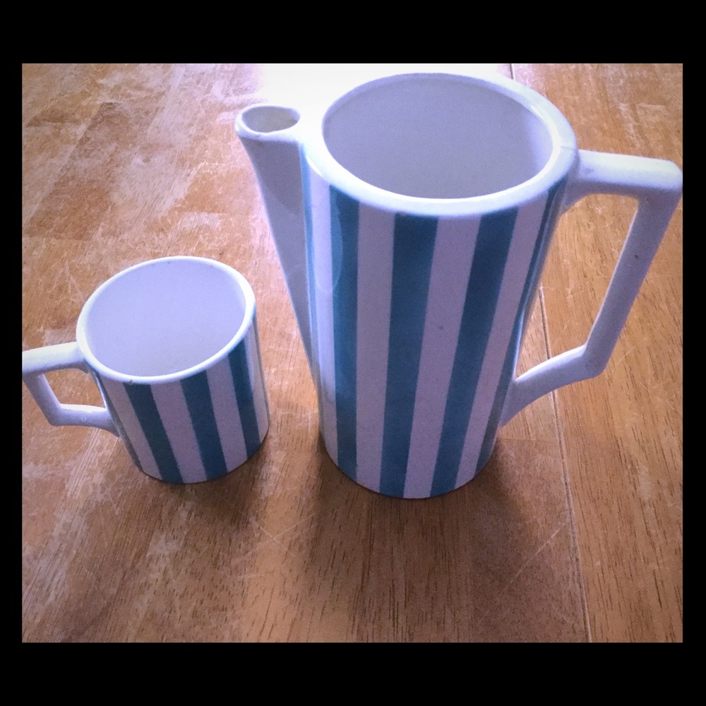 Coffee or tea pot with one cup, blue stripes vtg